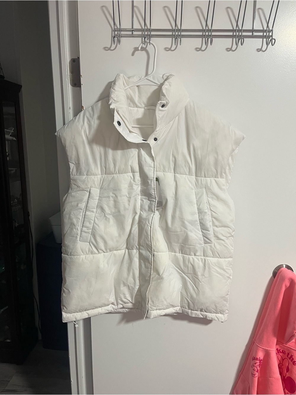 Amazon White Puffer Vest With Pockets And Zipper And Button Closure Size L